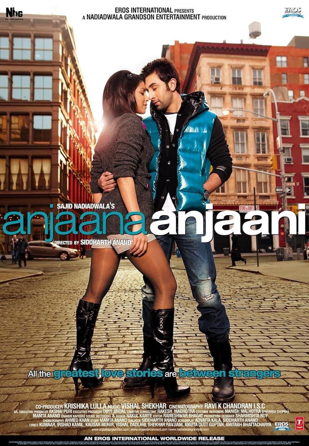 Anjaana Anjaani poster